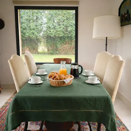 Hébergement de vacances Les Mezerettes Maison Campagne Avec Jardin Et Cheminée, 4-5 Pers