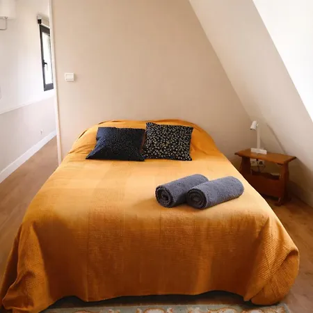 Hébergement de vacances Les Mezerettes Maison Campagne Avec Jardin Et Cheminée, 4-5 Pers